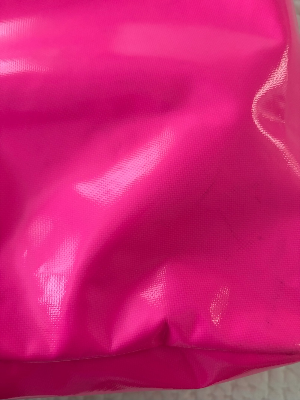 GUC Baboon to the Moon Neon Pink Mini Go Bag 32L - Picture 11 of 11